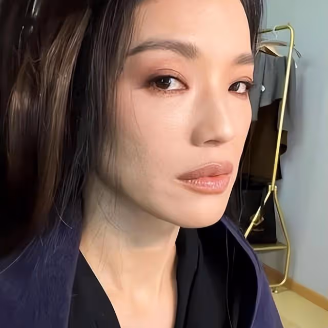 46歲舒淇露最新正臉照,和馮德倫越來越有夫妻相