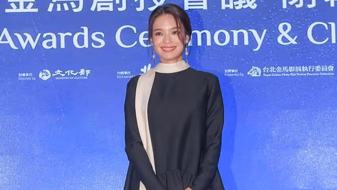 46歲舒淇露最新正臉照,和馮德倫越來越有夫妻相