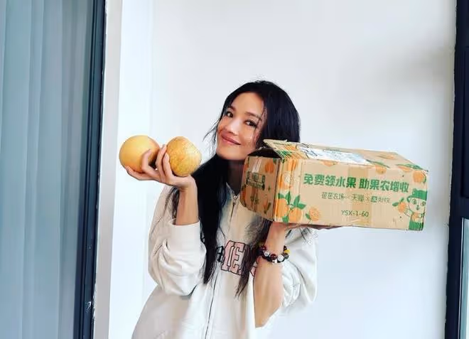 46歲舒淇露最新正臉照，和馮德倫越來越有夫妻相
