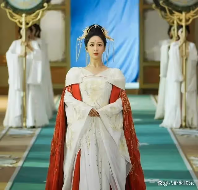 楊紫新劇又演絕世美女，四個男人都愛她，她的顏值符合萬人迷嗎？