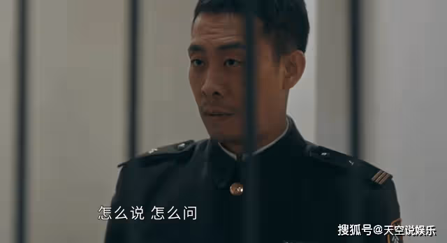 《他是誰》泡澡不忘戴圍脖，衛國平的心結，已經走火入魔了