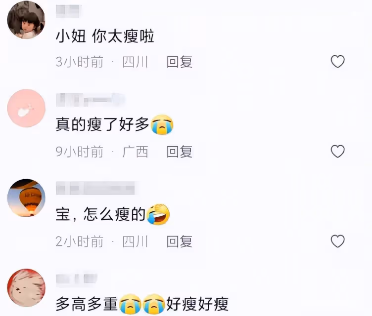 13歲王詩齡又高又瘦,回國約倆閨蜜打卡旅遊景點,穿短裙秀麻杆腿