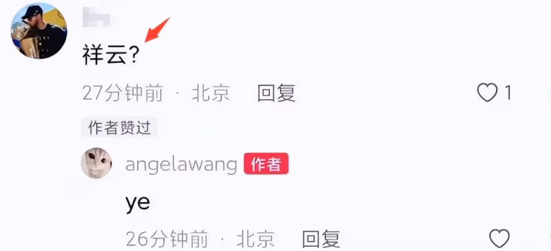 13歲王詩齡又高又瘦,回國約倆閨蜜打卡旅遊景點,穿短裙秀麻杆腿