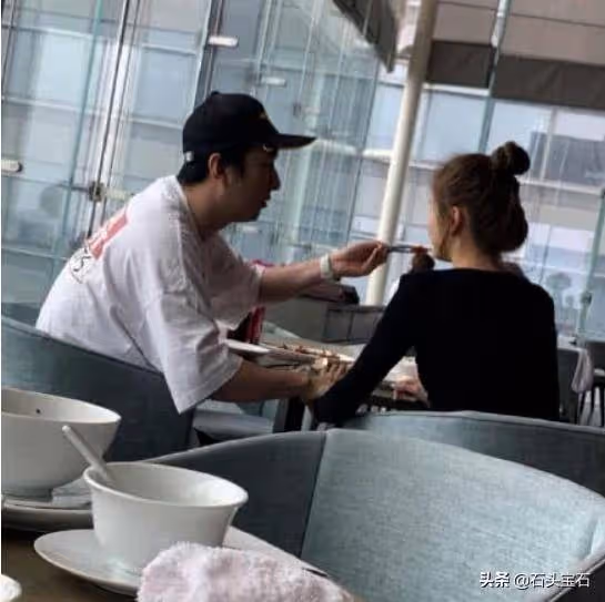 王思聰私信加網紅美女,讓對方多穿點,撩妹方式大膽直接