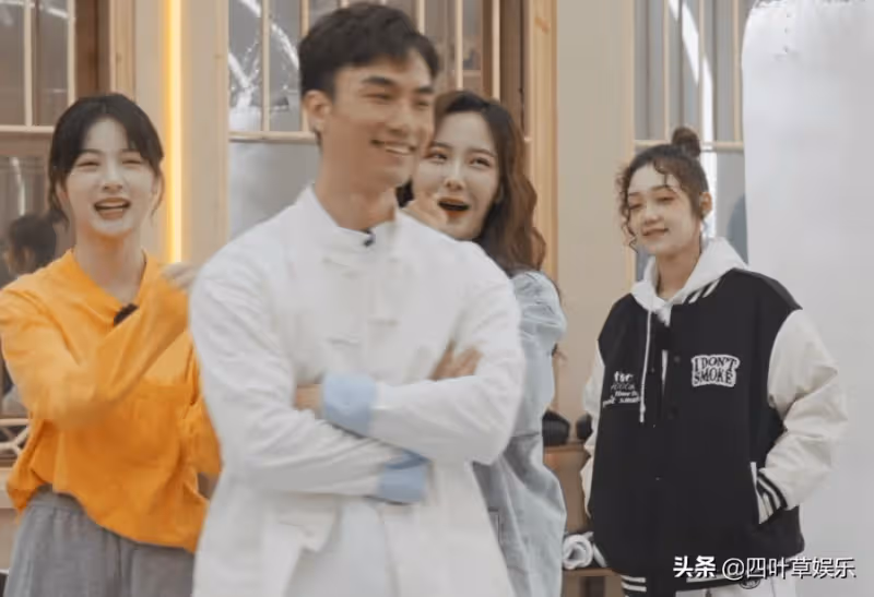 ​硬糖少女303「磕糖」，董又霖秦霄賢一臉懵，王藝瑾害羞到低頭