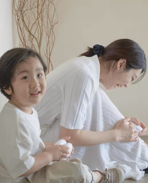 43歲蔡琳帶兒子參加時裝周,笑容僵硬,Eden帥氣靦腆像爸爸高梓淇
