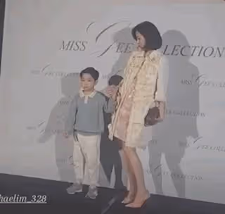 43歲蔡琳帶兒子參加時裝周,笑容僵硬,Eden帥氣靦腆像爸爸高梓淇