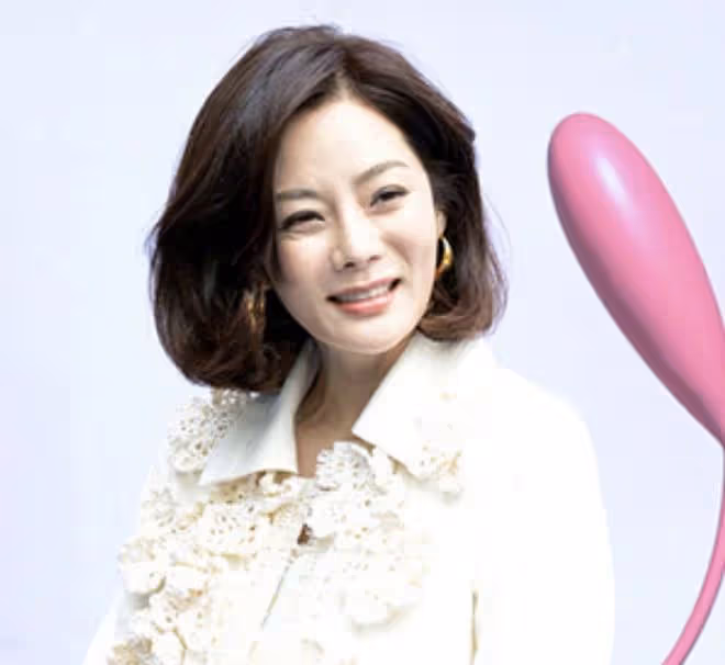 43歲蔡琳帶兒子參加時裝周,笑容僵硬,Eden帥氣靦腆像爸爸高梓淇