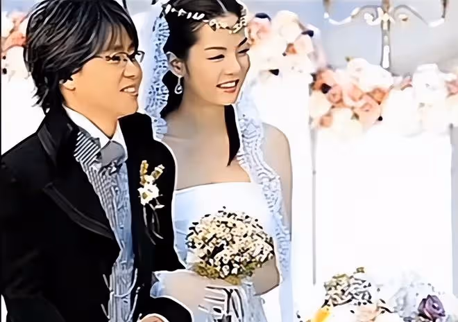 43歲蔡琳帶兒子參加時裝周,笑容僵硬,Eden帥氣靦腆像爸爸高梓淇