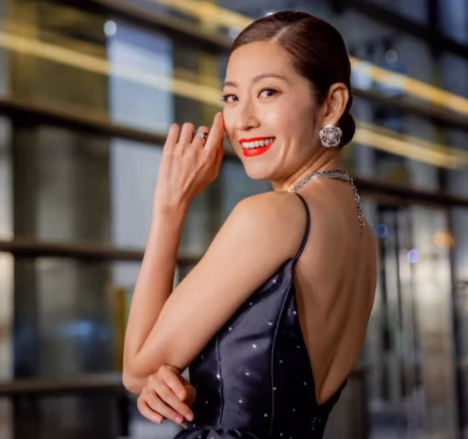 41歲陳自瑤身材突然變豐滿,被質疑二次發育,一個月時間變化不小