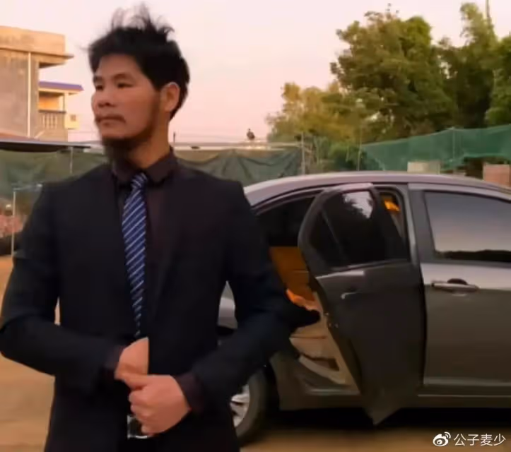 「不可能打工」周某現狀:當網紅被封燒烤店倒閉,如今成被執行人