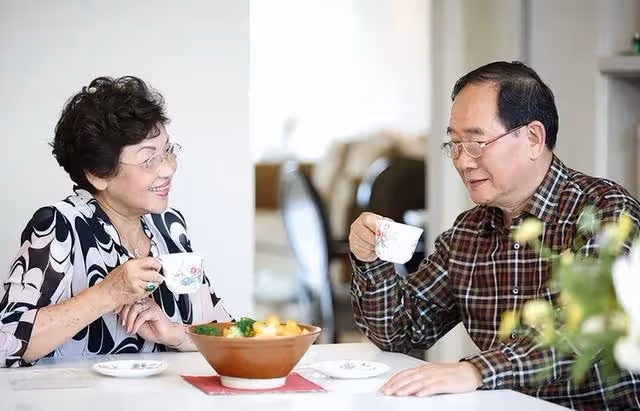 60歲大媽哭訴:自從和老伴兒分房睡後,他每天都在和我鬧離婚