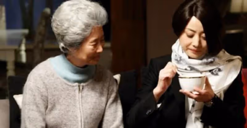 工資卡給我你出去打工養外孫，聽到女兒的安排，大媽立馬回自己家