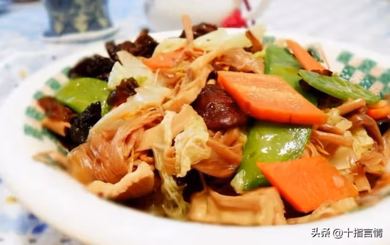 我媽來養老!老婆天天「煮蘿蔔白菜」吃到吐 我一氣下「扇了她巴掌」卻轉頭送走了我媽!