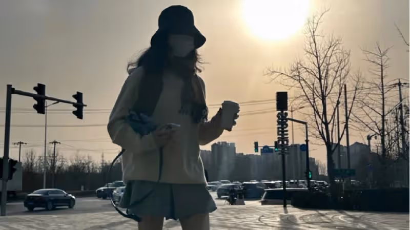 13歲王詩齡近照曝光，穿超短裙身材高挑纖瘦，筷子腿吸睛十足