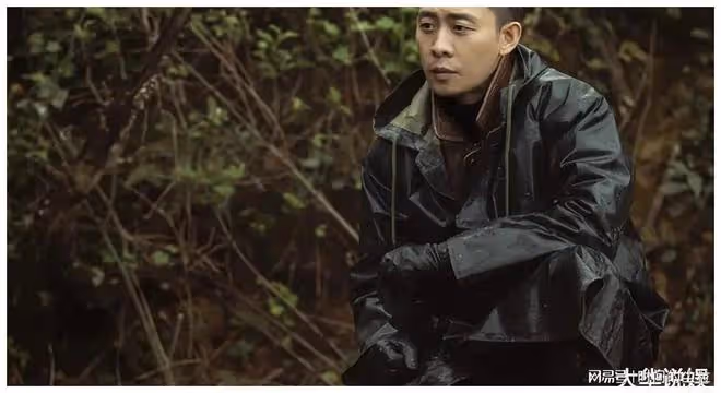 看完6集《他是誰》挪不開眼,點評5星如潮,三位老戲骨「太燃了」