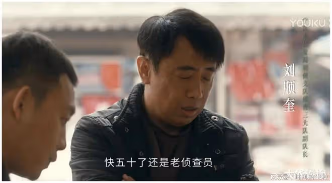 看完6集《他是誰》挪不開眼,點評5星如潮,三位老戲骨「太燃了」
