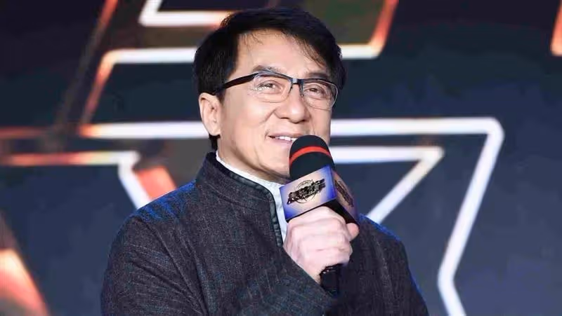 當年爆打曾志偉、封殺張柏芝，讓成龍下跪！如今他已淡出娛樂圈