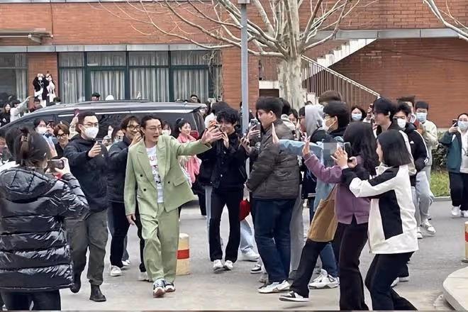 《狂飆》5位演員集體亮相：張頌文發胖，蘇小玎邋遢，曲柵柵超美