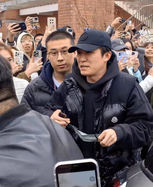 《狂飆》5位演員集體亮相：張頌文發胖，蘇小玎邋遢，曲柵柵超美