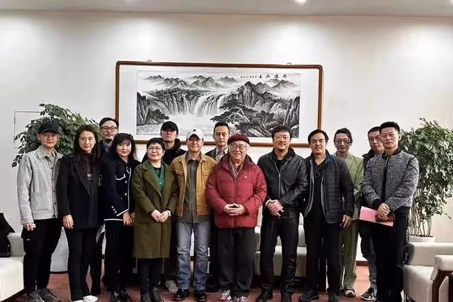 高啟盛現身高校講課,遭眾人圍堵倉皇離開,被張頌文摸臉夢回狂飆