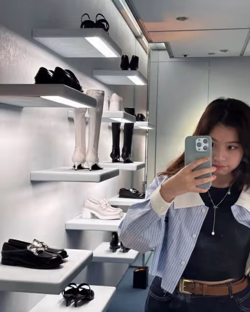 劉鑾雄14歲女兒逛奢品店,與母親甘比掃貨數十萬,表情相當輕鬆