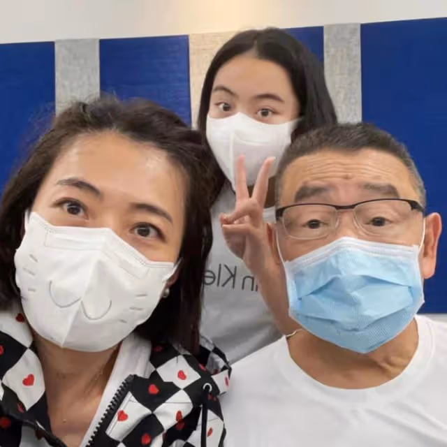 劉鑾雄14歲女兒逛奢品店,與母親甘比掃貨數十萬,表情相當輕鬆