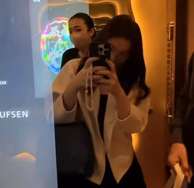 劉鑾雄14歲女兒逛奢品店,與母親甘比掃貨數十萬,表情相當輕鬆