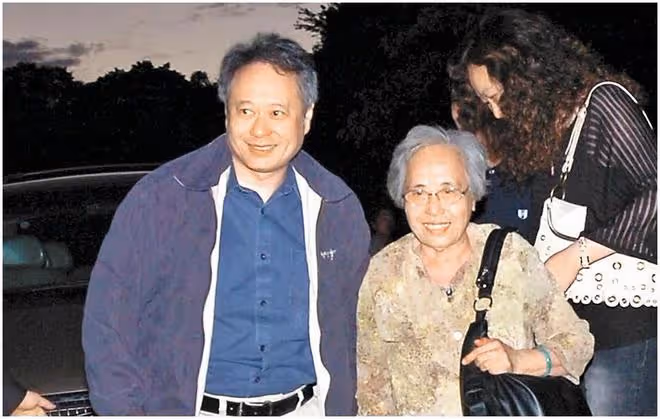 李安母親李楊思莊離世,享年97歲,李安李崗一起送別老母親