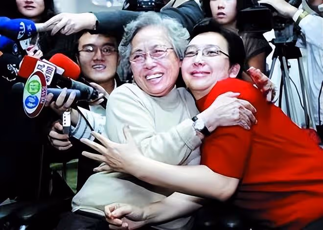 李安母親李楊思莊離世,享年97歲,李安李崗一起送別老母親