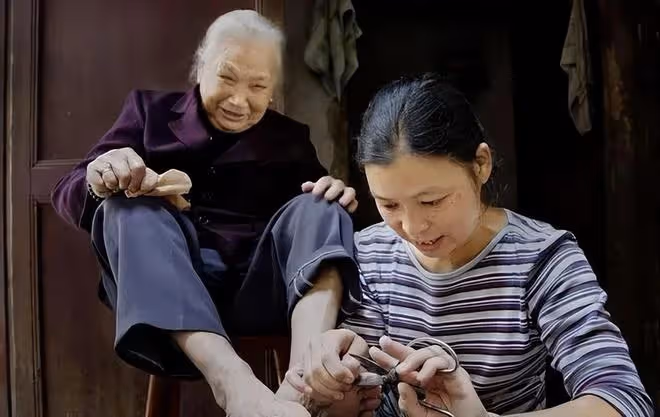 李安母親李楊思莊離世,享年97歲,李安李崗一起送別老母親