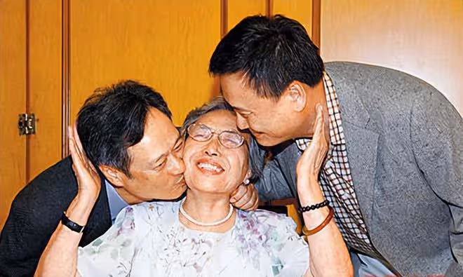 李安母親李楊思莊離世,享年97歲,李安李崗一起送別老母親