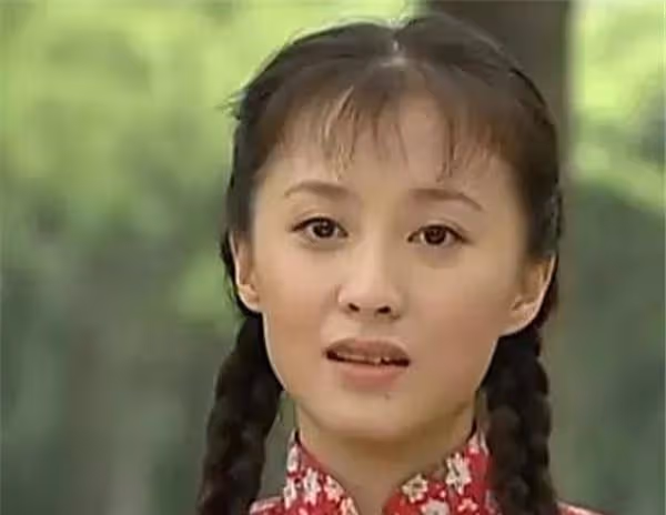 低調星二代，媽媽是《情深深雨濛濛》主演之一，16歲當導演拿獎！