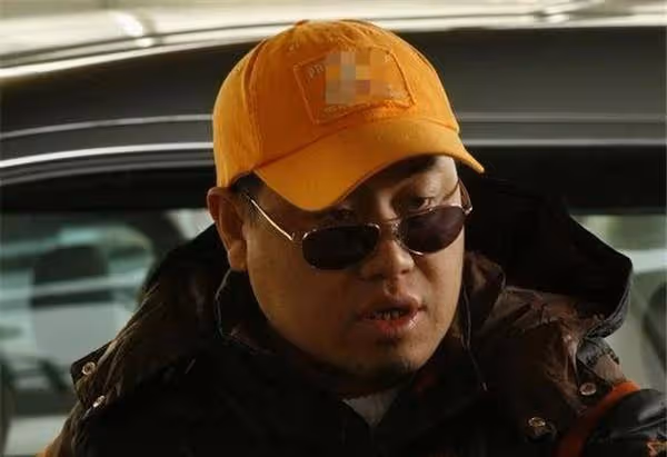 低調星二代，媽媽是《情深深雨濛濛》主演之一，16歲當導演拿獎！
