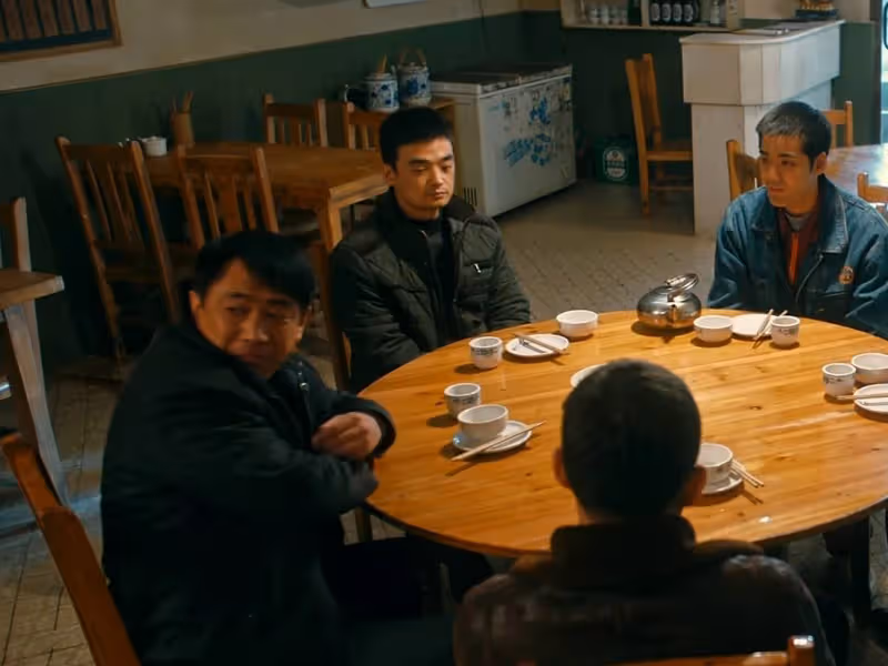 《他是誰》真兇就藏在衛國平身旁！看似不起眼，實則在扮豬吃老虎