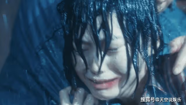 《他是誰》虛榮女？雨夜被侵犯的聶小雨，用清白換來了一生的富貴