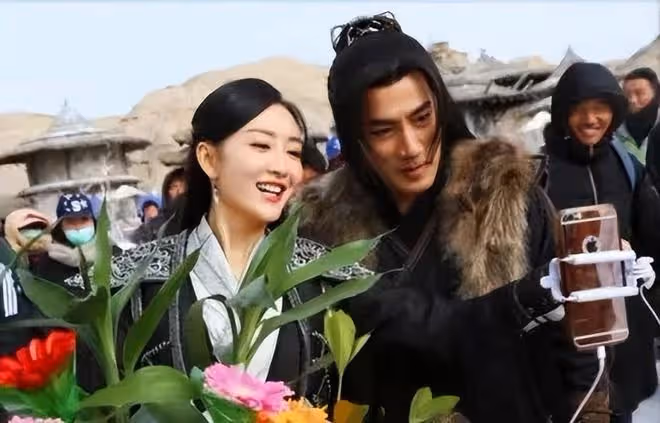 王鷗何九華同居添實錘!孟鶴堂現身女方小區接好友,未見王鷗身影