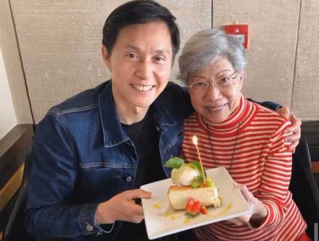 面色紅潤!91歲香港資深綠葉近況曝光,曾為照顧患癌妻子淡出幕前