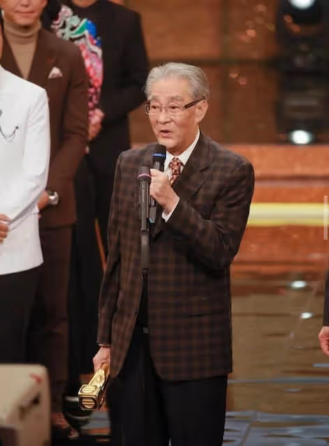面色紅潤!91歲香港資深綠葉近況曝光,曾為照顧患癌妻子淡出幕前