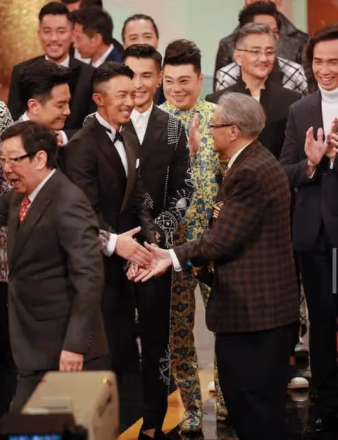 面色紅潤!91歲香港資深綠葉近況曝光,曾為照顧患癌妻子淡出幕前