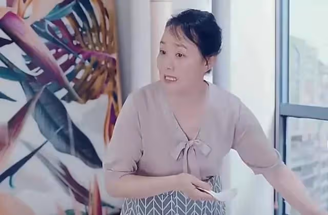 閨女給我三萬零花錢，姑爺隨後打來電話：這錢你最好別花，會後悔