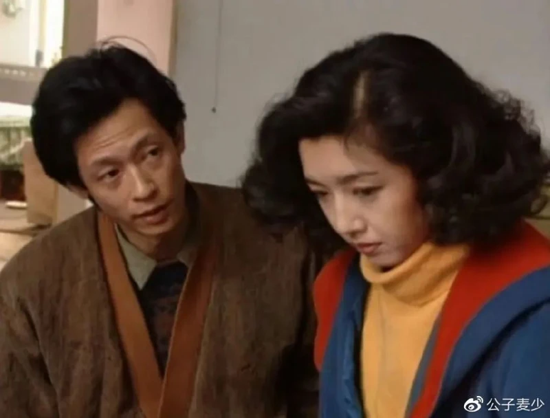 江珊情史：錯過王志文，為女兒放棄靳東，二婚卻嫁普通男人很幸福