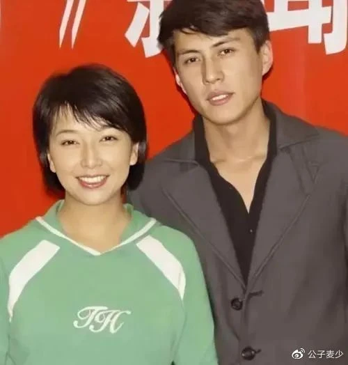 江珊情史：錯過王志文，為女兒放棄靳東，二婚卻嫁普通男人很幸福