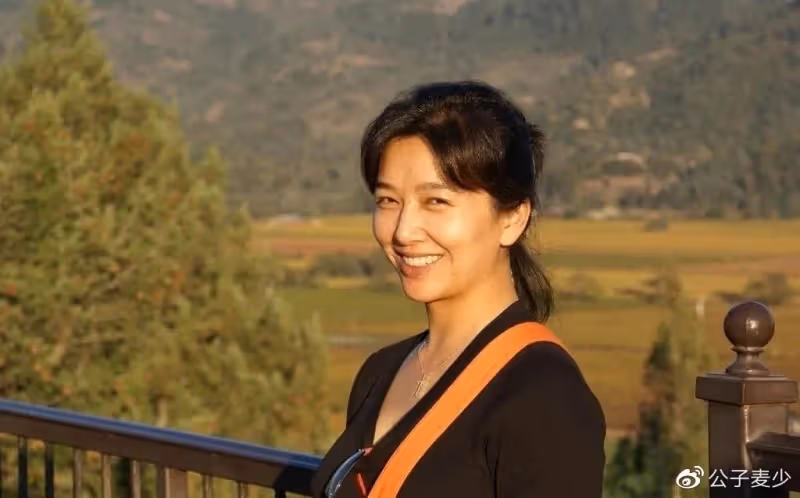 江珊情史:錯過王志文,為女兒放棄靳東,二婚卻嫁普通男人很幸福