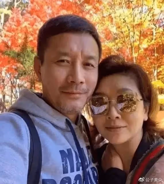 江珊情史:錯過王志文,為女兒放棄靳東,二婚卻嫁普通男人很幸福
