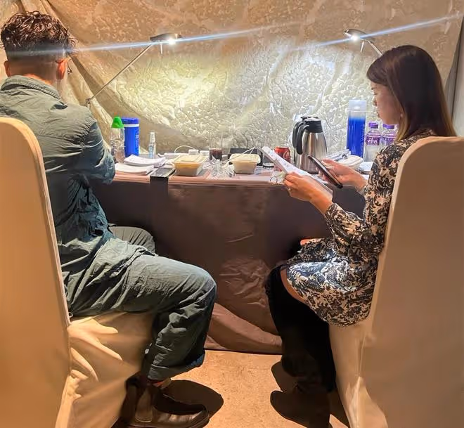 林曉峰與外甥女合作主持晚會！林珊珊35歲女兒氣質好，舅公是狄龍