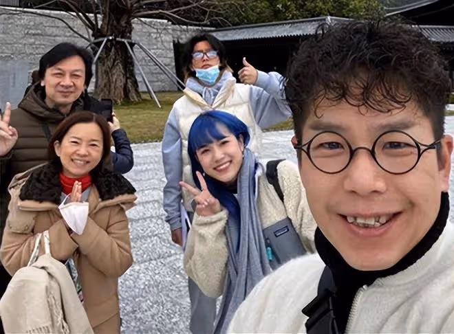林曉峰與外甥女合作主持晚會!林珊珊35歲女兒氣質好,舅公是狄龍