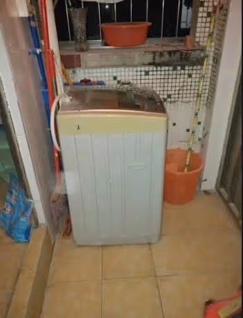 8歲女兒半夜高燒不退，嘴裡卻不停重復「洗衣機壞了」，寶媽「打開洗衣機」檢查後情緒失控！
