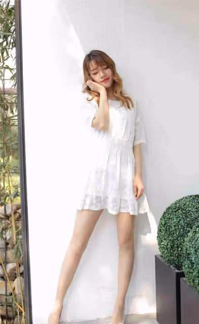 美女圖集：搭配一雙淺色的小高跟鞋優雅溫柔