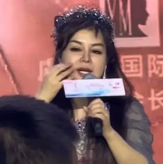 60歲章小蕙近照像30歲,比虞美人好多了,這才是真正的名媛!